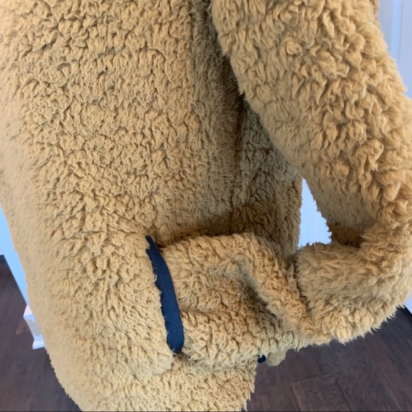 Thread & Supply 1/4 zip Sherpa pullover - Picture 4 of 6